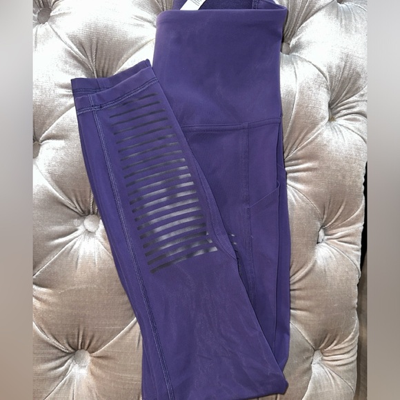 Lululemon purple leggings 
size 4US Excellent condition - Picture 1 of 14